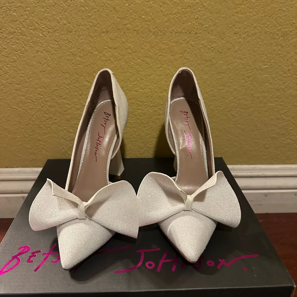 Betsey Johnson Women’s Nobble Ivory Off White Heel Shoes multiple size available - Picture 10 of 11